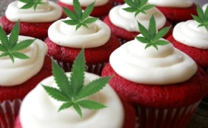 red velvet cannabis Cupackescakes